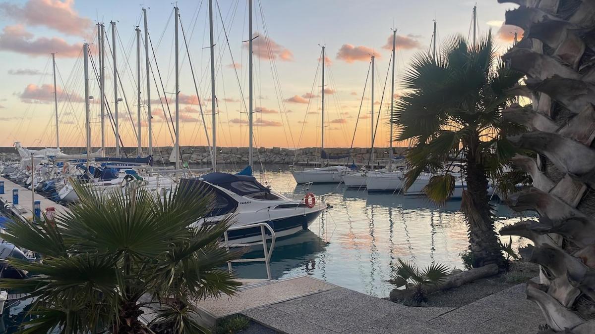 Sabrina Maison Chic Dolce Nido Sul Mare San Bartolomeo Al Mare Bagian luar foto